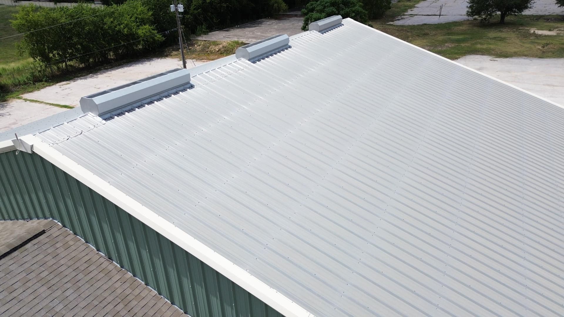 Sleek and Durable Metal Roof Expertise image